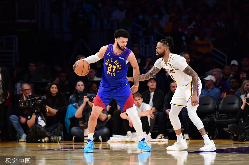 她的首发球 她的首发球